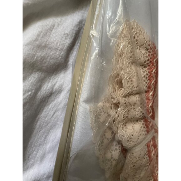 Victorian Rose Needlecraft Pillowcases Kit Complete Open Package - Picture 5 of 16